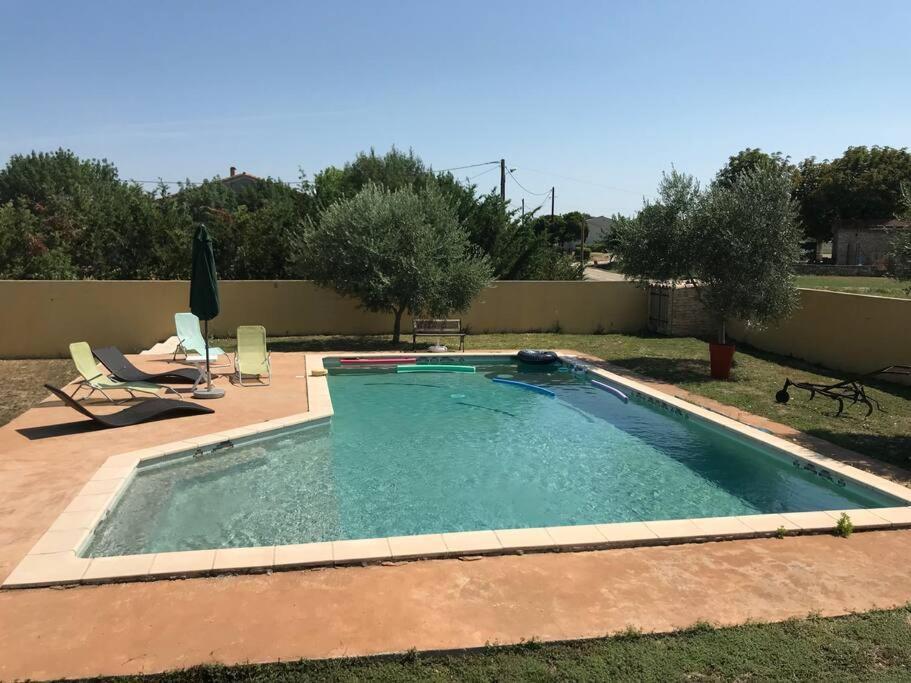 Loue Studio Dans Une Villa Avec Piscine Terrasse Saint-Theodorit Exterior photo
