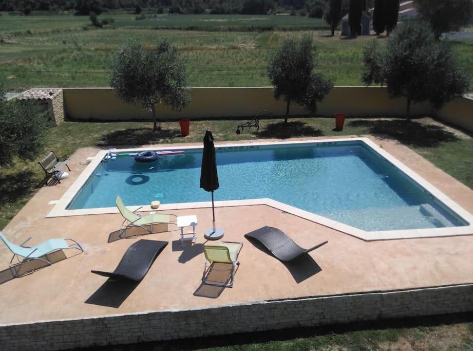 Loue Studio Dans Une Villa Avec Piscine Terrasse Saint-Theodorit Exterior photo